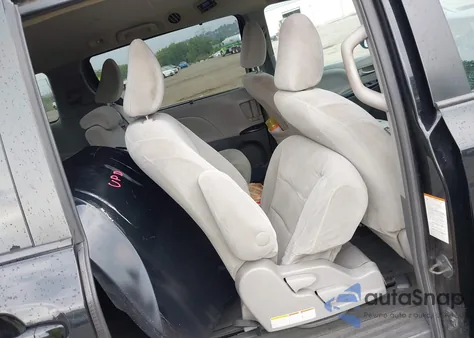 2015 Toyota Sienna Le 8 Passenger from USA, damaged, VIN 5TDKK3DC8FS688750